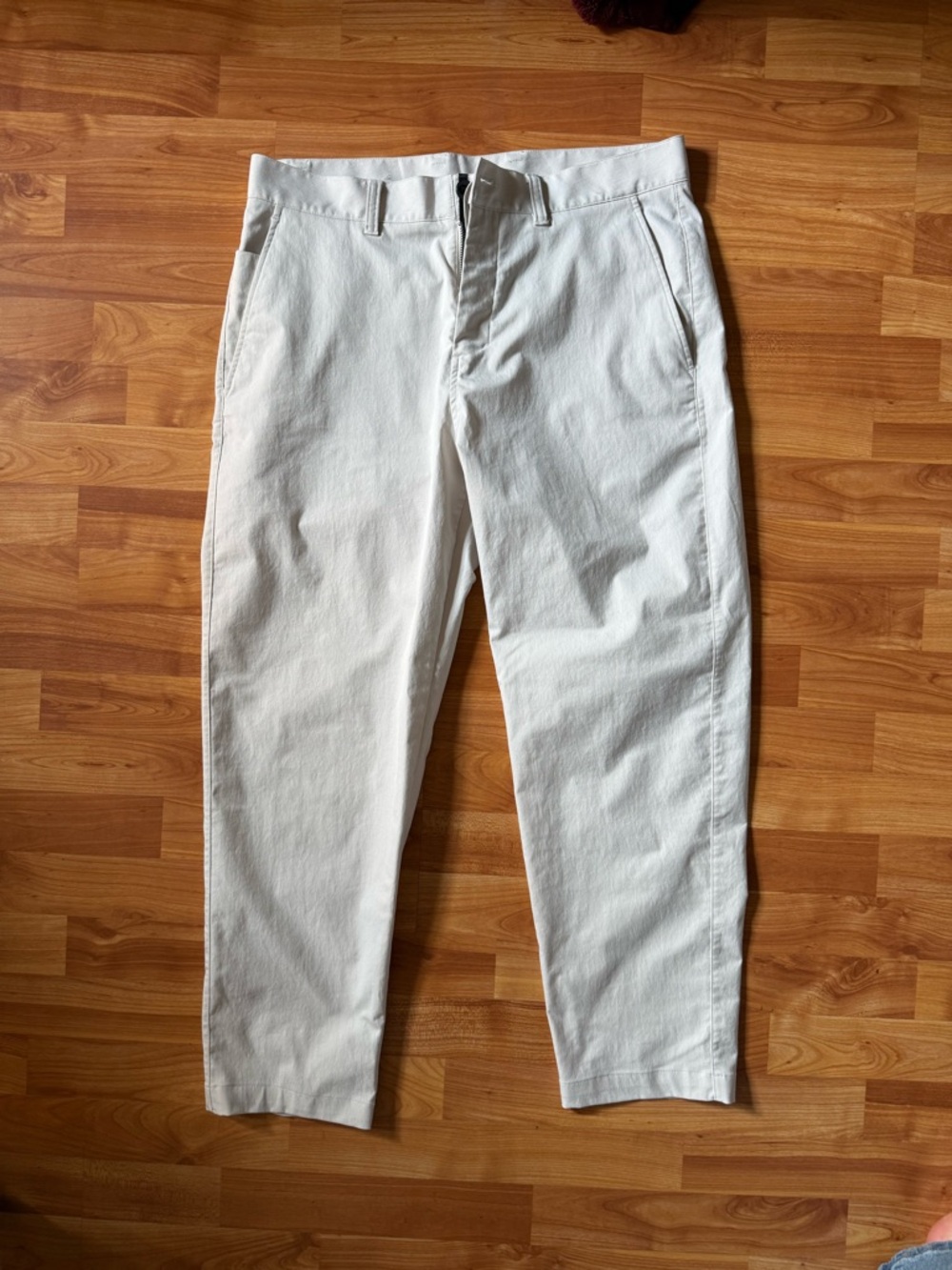 Lululemon relaxed fit baggy trousers cropped. 33x27